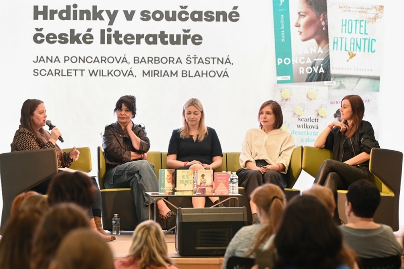 Zuzana Špringlová, Scarlett Wilková, Miriam Blahová, Barbora Šťastná a Jana Poncarová